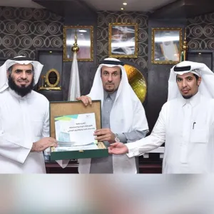 معالي مدير الجامعة يستلم تقرير المرحلة الأولى من الخطة الإستراتيجية للمستشفى الجامعي واللجنة التنفيذية تجتمع مع المكتب الهندسي