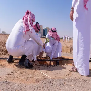 الإدارة العامة للخدمات تشارك بمبادرة تشجير المدينة الجامعية