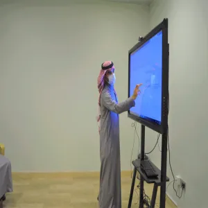 وكيل الجامعة للدراسات العليا والبحث العلمي يعقد اجتماعاً مع اللجنة الفنية الداخلية لأتمتة مجلس الجامعة