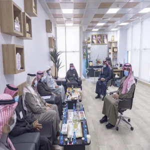 AS A FORM OF EXPRESSING GRATITUDE FOR ITS SUCCESS IN IMPLEMENTING FINANCIAL AND ADMINISTRATIVE PROCEDURES, VICE-RECTOR VISITS THE GENERAL ADMINISTRATION OF ADMINISTRATIVE AND FINANCIAL AFFAIRS