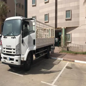 Director of Administrative and Financial Affairs thanks Moving Unit