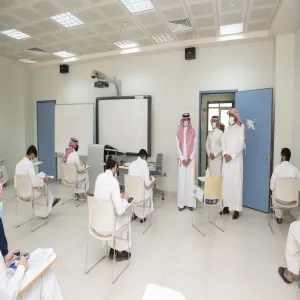 بهدف الاطمئنان على جاهزية مقرات الاختبارات :  وكلاء الجامعة يقومون بجولة تفقدية لعدد من كليات الجامعة
