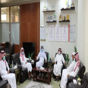 The dean of College of Education honors staff of Occupational Health and Environment