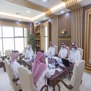 معالي رئيس الجامعة يطلع على تقرير بمنجزات معهد الدراسات والخدمات الاستشارية