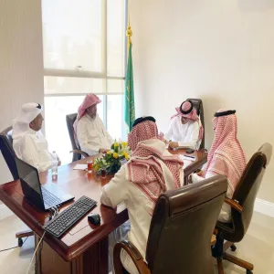 رئيس الجامعة يزور معهد الدراسات والخدمات الاستشارية