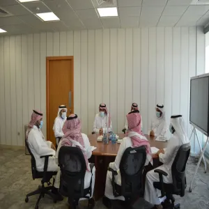 وكيل الجامعة للشؤون التعليمية يعقد اجتماعاً لمناقشة الموضوعات المتعلّقة بكلية العلوم