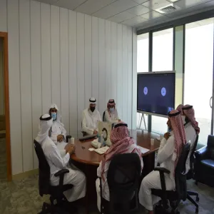 وكيل الجامعة للشؤون التعليمية يعقد اجتماعا لبحث ومناقشة تطوير الخدمات المقدمة للطلاب المنح