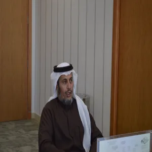 وكيل الجامعة للشؤون التعليمية يطلع على تقارير سير العمل في الإدارات الفنية