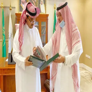 رئيس الجامعة يزور معهد الدراسات والخدمات الاستشارية