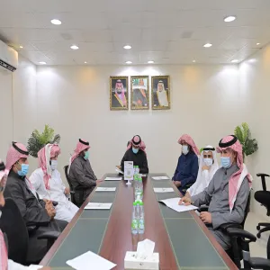 رئيس الجامعة يقوم بزيارة تفقدية للإدارة العامة للخدمات