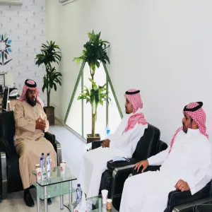المشرف على مركز التوظيف وشؤون الخريجين يلتقي بعميد كلية التقنية والرئيس التنفيذي لشركة ساك الدولية