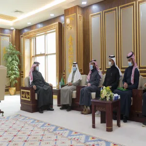 رئيس الجامعة يستقبل قيادات كلية علوم الحاسب والمعلومات ويتسلم شهادة EC-Council ويكرم الدفعة الأولى من خريجي أكاديمية AWS