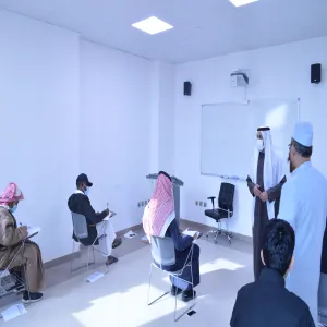 بتوجيه من رئيس الجامعة...وكيل الجامعة للشؤون التعليمية يتفقد القاعات الدراسية في عدد من كليات الجامعة