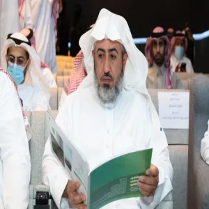 الجامعة تشارك في حفل خريجي حاضنة الرياض للأعمال