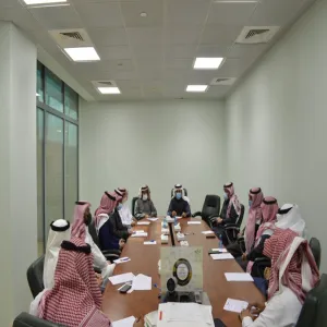 وكيل الجامعة للشؤون التعليمية يناقش إجراءات التعليم الإلكتروني ويؤكد على أهمية رفع مستويات التنسيق والتكامل