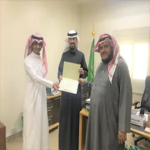 الإدارة العامة للمرافق والإسكان تكرم عدد من الموظفين