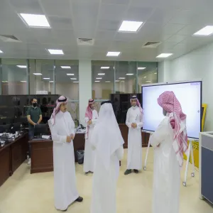 سعادة رئيس الجامعة يزور عمادة تقنية المعلومات ويدشن تحديث عدد من الأنظمة الإلكترونية