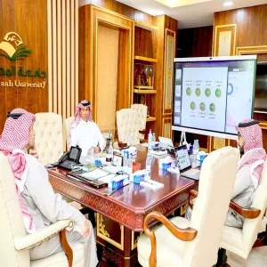 سعادة رئيس الجامعة يتابع تقارير الأداء التدريسي في المقررات الإلكترونية من خلال نظام ذكاء الأعمال
