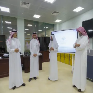سعادة رئيس الجامعة يزور عمادة تقنية المعلومات ويدشن تحديث عدد من الأنظمة الإلكترونية