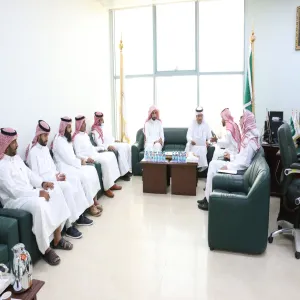 وكيل الجامعة للشؤون التعليمية يزور عمادة شؤون الطلاب