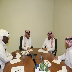 فريق عمل إدارة التعامل مع المخاطر يقيم اجتماعة الأول