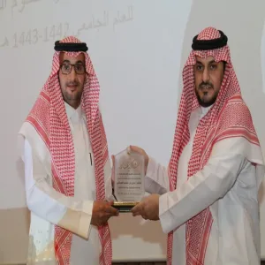 الكلية تكرم القيادات وأعضاء هيئة التدريس المغادرين ومنسقي الأقسام