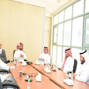 اجتماع عميد البحث العلمي مع وكيل العمادة ورؤساء المراكز البحثية