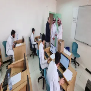 الكلية التطبيقية تستضيف طلاب إدارة التعليم لتنفيذ الاختبار الدولي ( PISA )