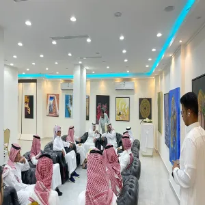 ضمن الانشطة الصيفية..  عدد من طلاب الجامعة يزورون الجمعية السعودية للفنون التشكيلية