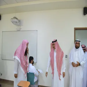 سعادة رئيس الجامعة يزور كلية العلوم والدراسات الإنسانية برماح 