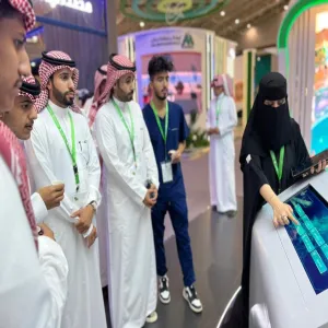 طلبة جامعة المجمعة في زيارة لمعرض مشروعات مدن متميزة