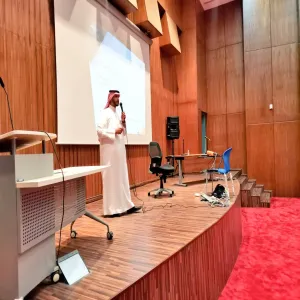 الكلية تعقد عدة لقاءات تعريفية للطلبة المستجدين في مرحلة البكالوريوس