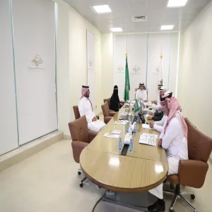 في إطار الجولات الميدانية : رئيس الجامعة يزور عمادة الجودة وتطوير المهارات