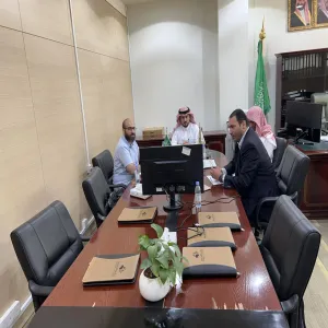 الكلية تعقد اجتماعاً عن بعد مع كلية العلوم بالزلفي للمواءمة بين برامج البكالوريوس والدبلوم ونقاط الخروج