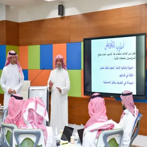 وكيل الجامعة يتفقد برامج معهد الإدارة التدريبة للفصل الأول المنفذة في مقر جامعة المجمعة