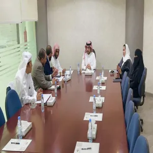 عميد الكلية التطبيقية يجتمع بعميدة كلية طب الأسنان