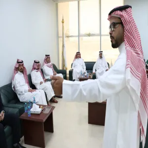رئيس الجامعة يزور عمادة شؤون الطلاب ويدشن بوابة الخريجين