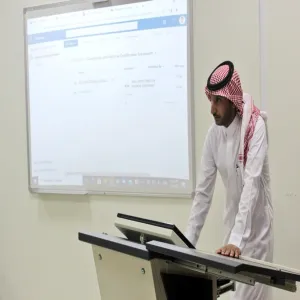 بحضور سعادة العميد قسمي التمريض والمختبرات يقيمان عدة اجتماعات لمناقشة متطلبات الإعتماد الأكاديمي