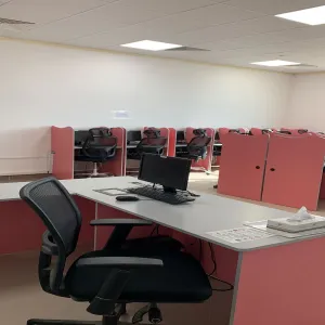 وكيلة الجامعة لشؤون الطالبات تقوم بعدد من الزيارات للوقوف على سير الاختبارات النهائية في كليات الجامعة بشطر الطالبات
