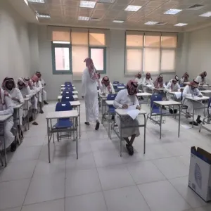 سعادة عميد كلية التربية يتفقد سير الاختبارات النهائية لبرامج الماجستير.