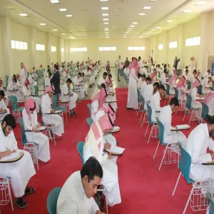 سعادة  رئيس اللجنة الدائمة لمجلس الكلية يتفقد سير الاختبارات النهائية
