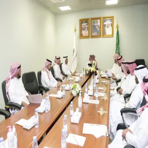 رئيس الجامعة يطلع على تقرير نتائج التزام الجامعة بأداء المؤشرات