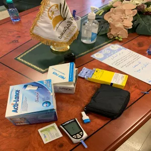 فريق من كلية الطب يزور وكالة الجامعة لشؤون الطالبات لتفعيل اليوم العالمي للسكر في أقسام الطالبات.