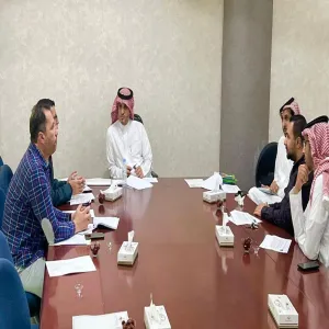 وكيل الكلية للشؤون التعليمية يجتمع بأعضاء وحدة اللغة الإنجليزية 