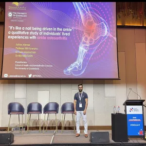 المبتعث من الجامعة سلطان العنزي يشارك في المؤتمر الدولي الأسترالي للطب الرياضي 2022