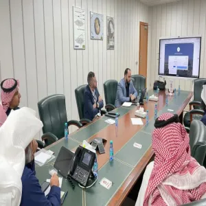 فريق من مجموعة طقس العرب في زيارة للجامعة