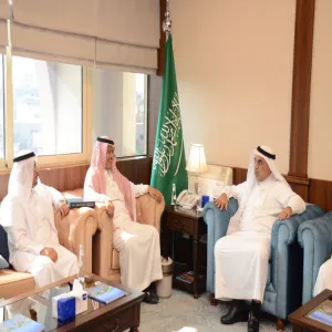عميد معهد الدراسات والخدمات الاستشارية يلتقي بمعالي أمين المنطقة الشرقية