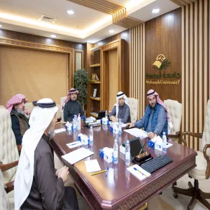 رئيس الجامعة يطلع على نتائج التقرير الثاني عشر للجامعة ويوصي بمتابعة المقترحات التطويرية