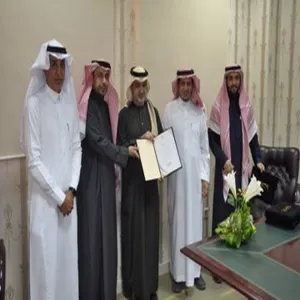 سعادة عميد الكلية يعقد اجتماع مع موظفي الكلية