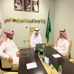 وكيل الجامعة للدراسات العليا والبحث العلمي يدشن بوابة نظام البحث العلمي